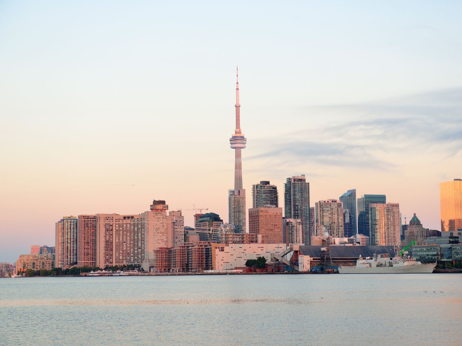 Toronto captions photo of Toronto, Canada's skyline.