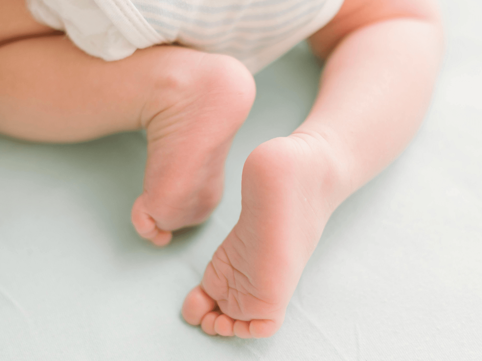Close up of a newborn baby’s feet for a guide to newborn diaper bag essentials.